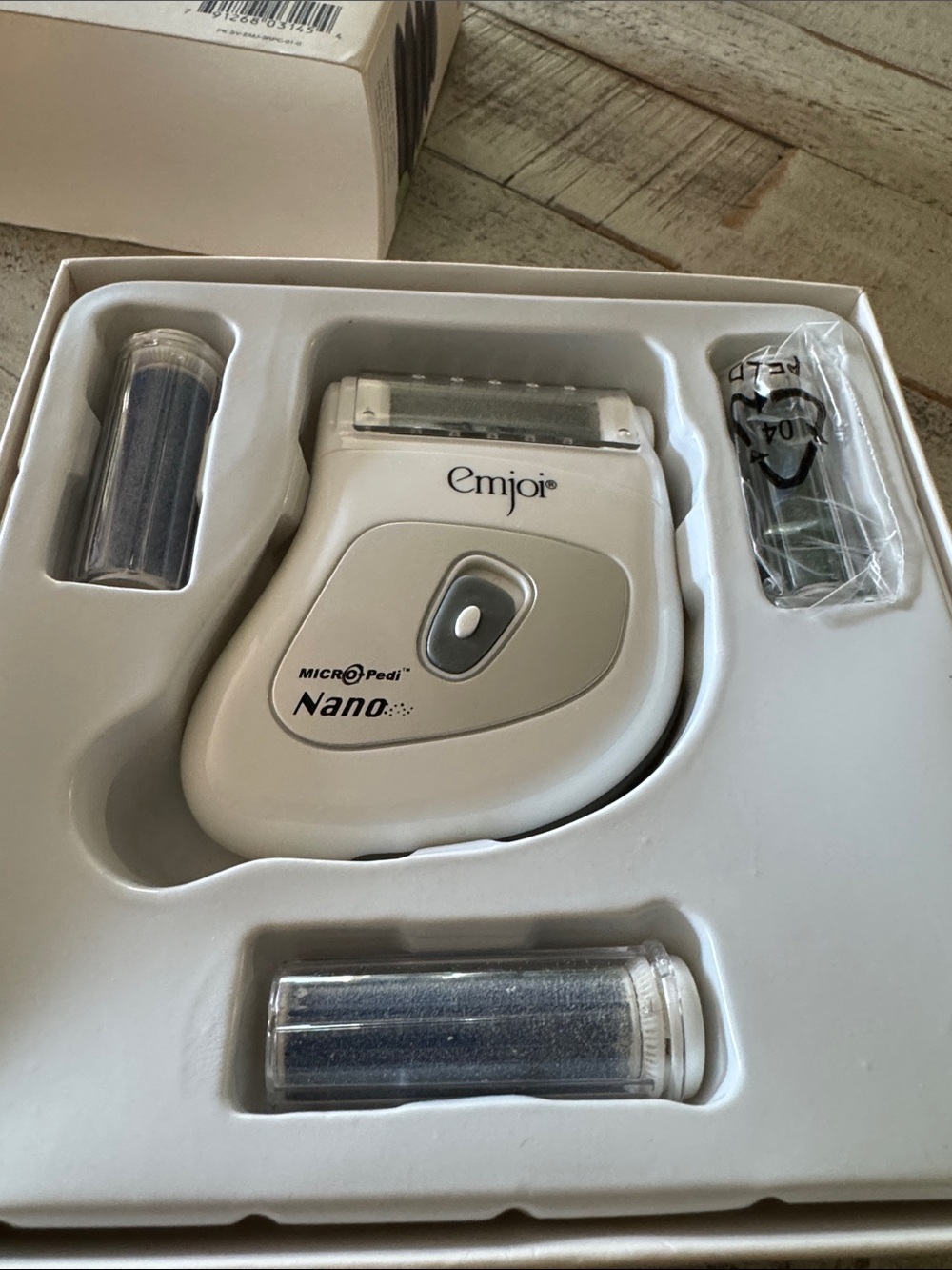Nano Portable Pedicure Device by Emjoi - White with Blue Roller - Picture 4 of 5